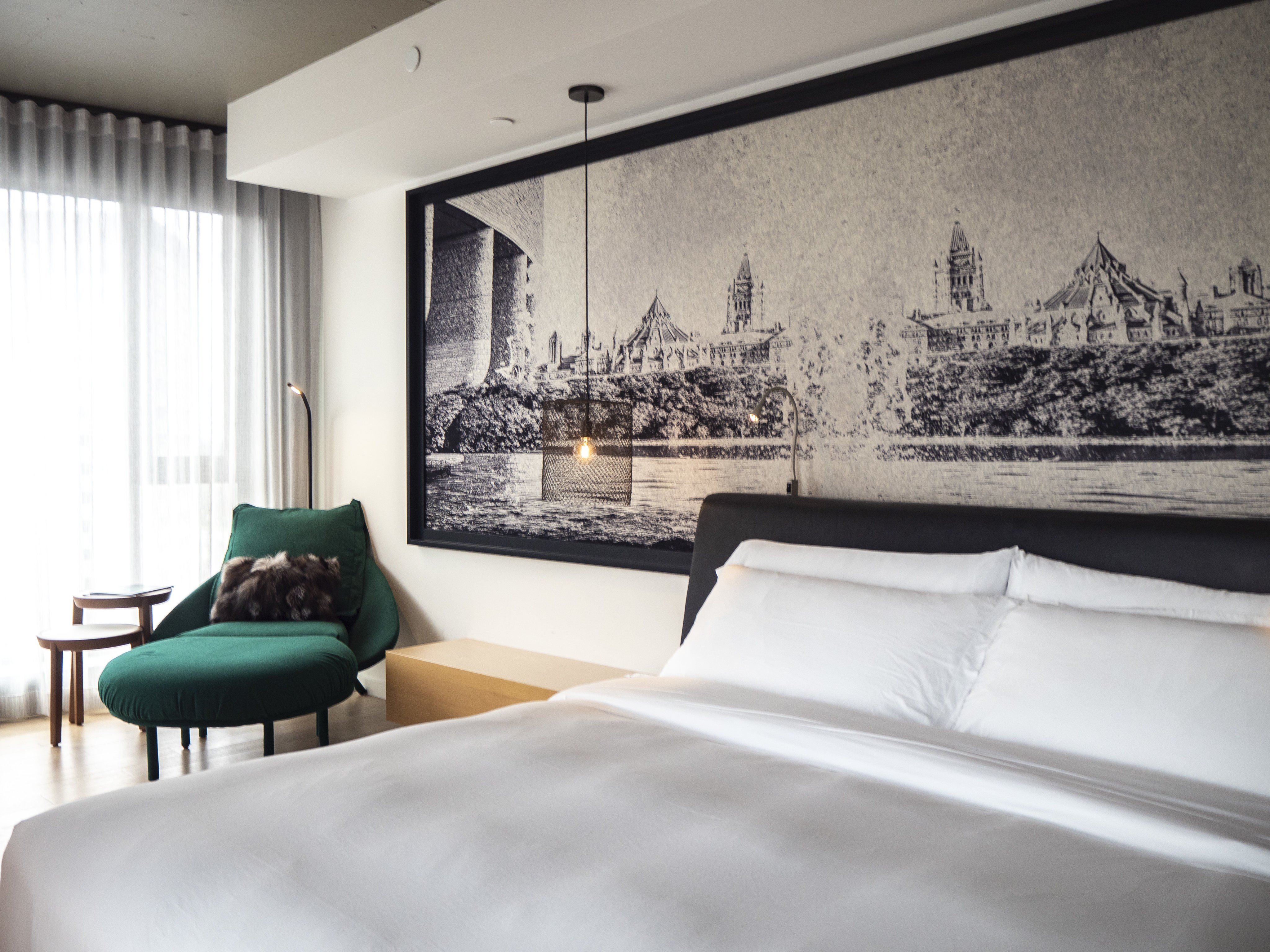 https://assets.germainhotels.com/germain-website-assets-production/website-assets/Le-Germain-Montr%C3%A9al/51191065002_2788fccd6d_4k.jpg