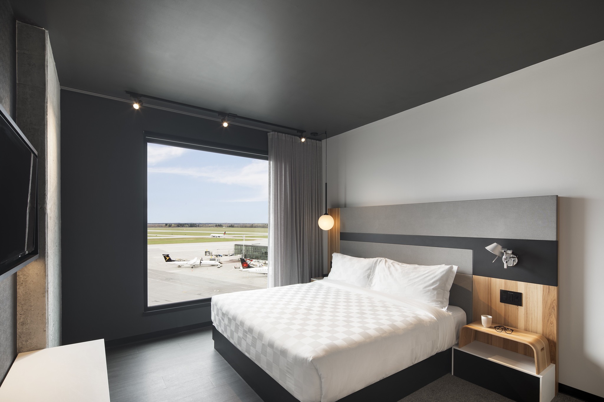 https://assets.germainhotels.com/germain-website-assets-production/website-assets/Le-Germain-Montr%C3%A9al/55285228754_f72fe7337d_k-1.jpg